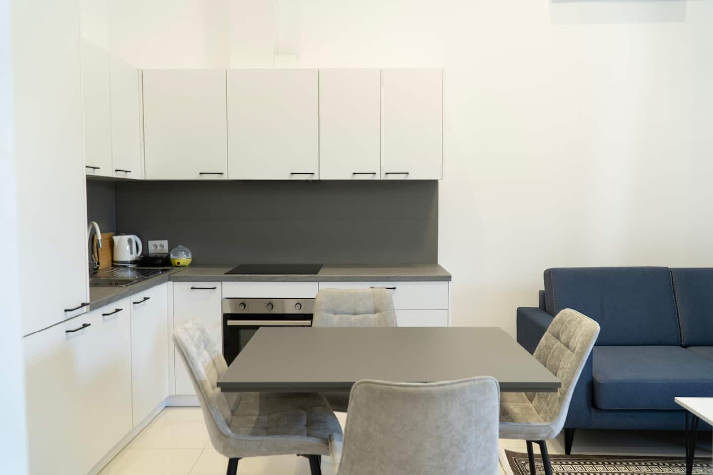 The fully equipped kitchen and dining table