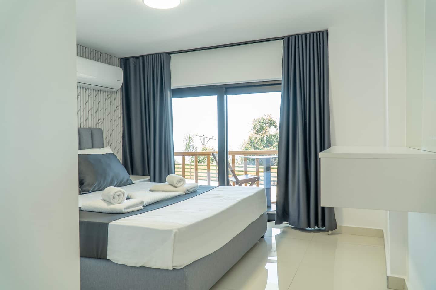 DOUBLE — Sea-view bedroom at Panorama Duplex